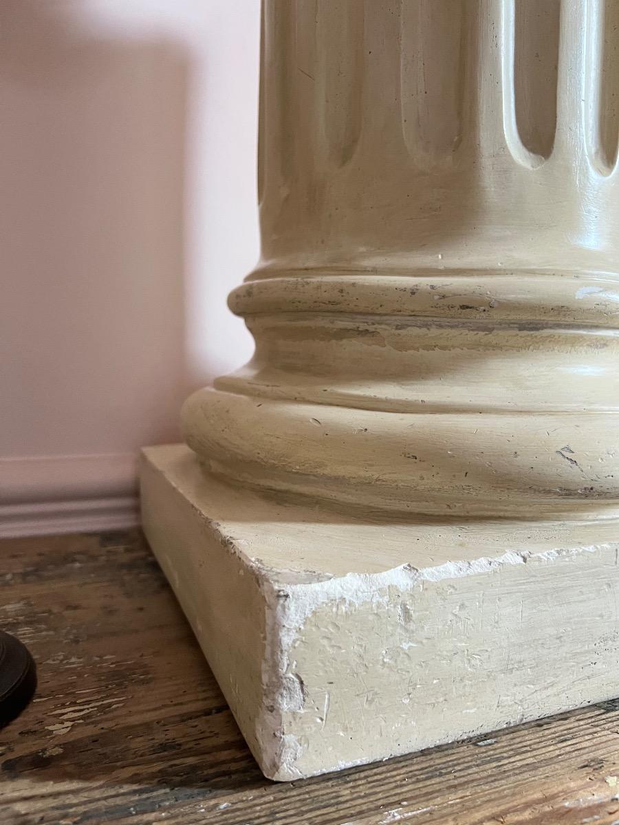 Paire de piédestaux néoclassiques plâtre 