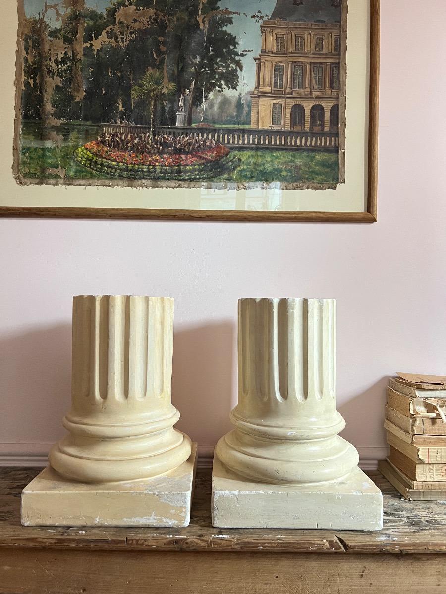 Paire de piédestaux néoclassiques plâtre 