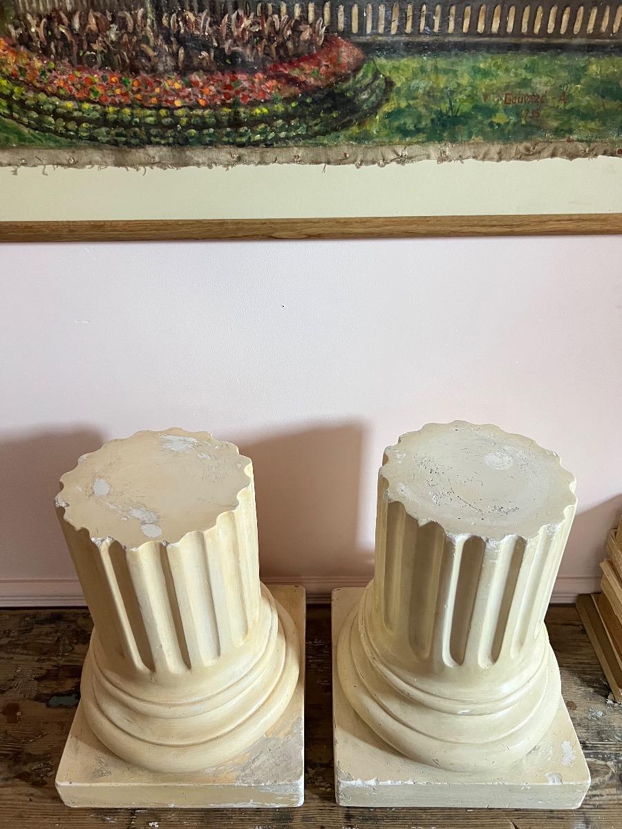 Paire de piédestaux néoclassiques plâtre 