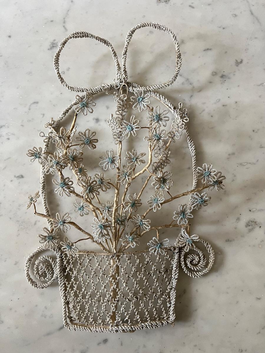 Ouvrage fil de fer et perles 1880