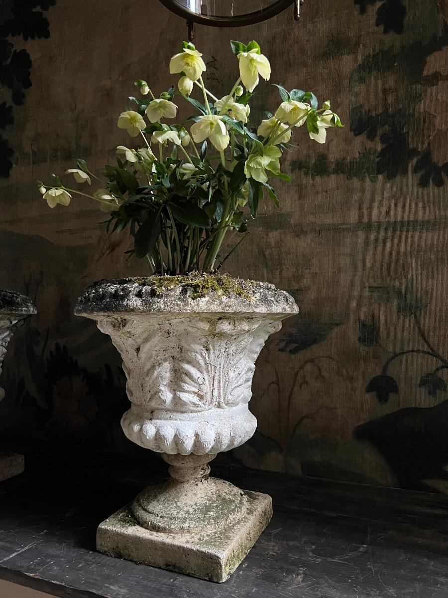 Paire de vases de jardin ciment 1940