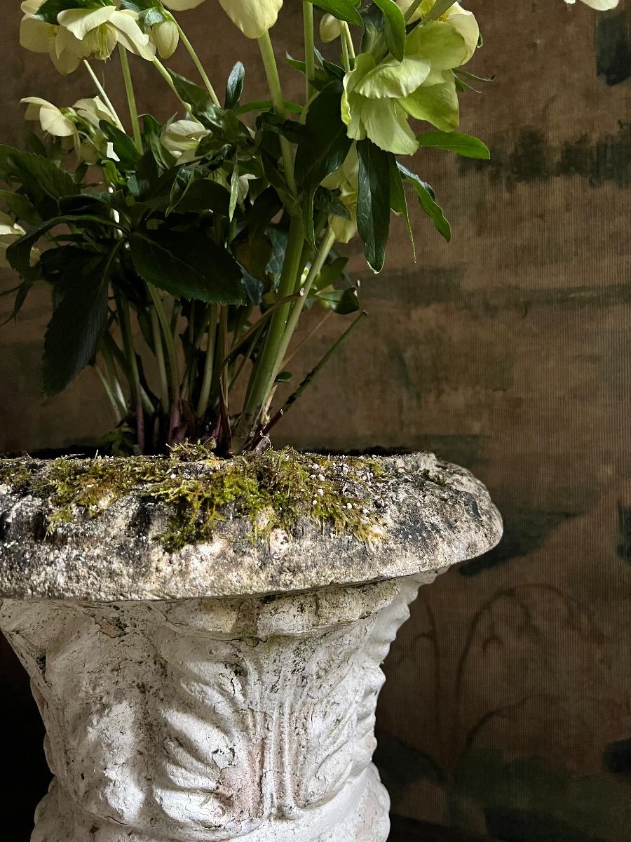 Paire de vases de jardin ciment 1940