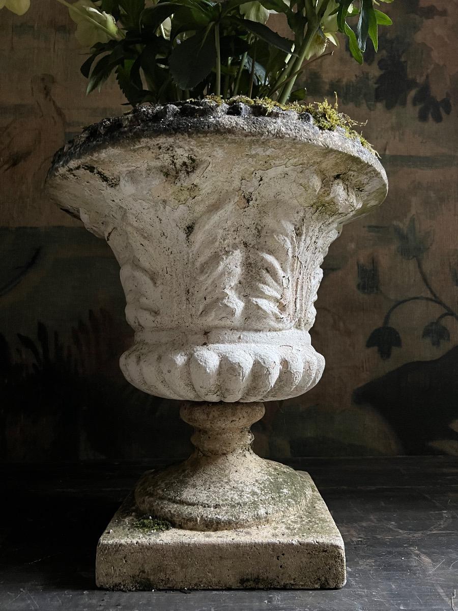 Paire de vases de jardin ciment 1940