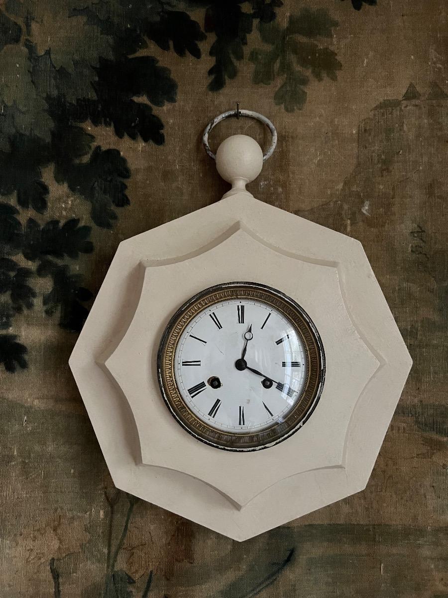 Horloge XIXème tôle peinte et bronze