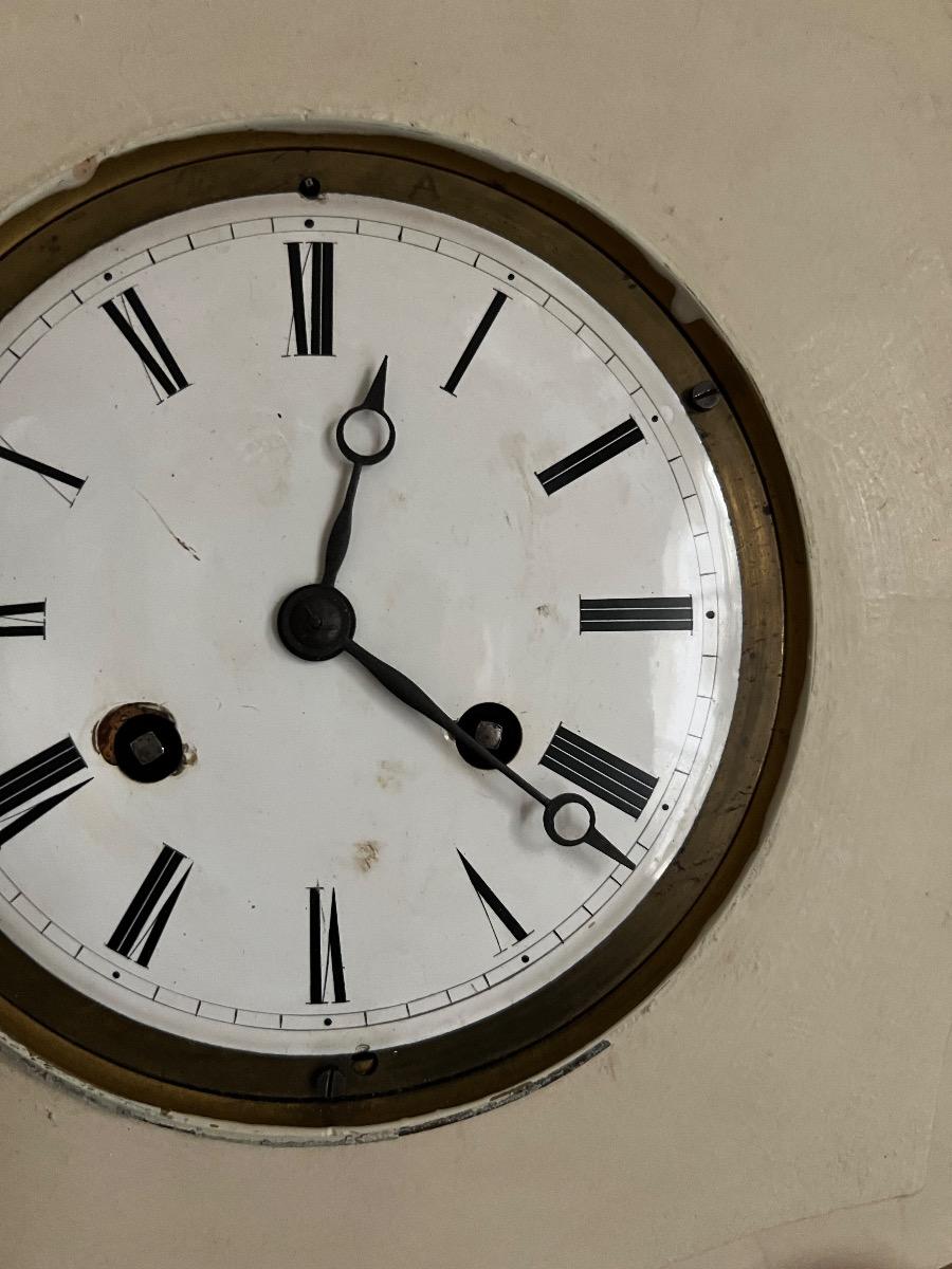 Horloge XIXème tôle peinte et bronze