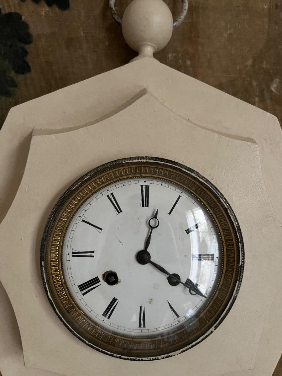 Horloge XIXème tôle peinte et bronze