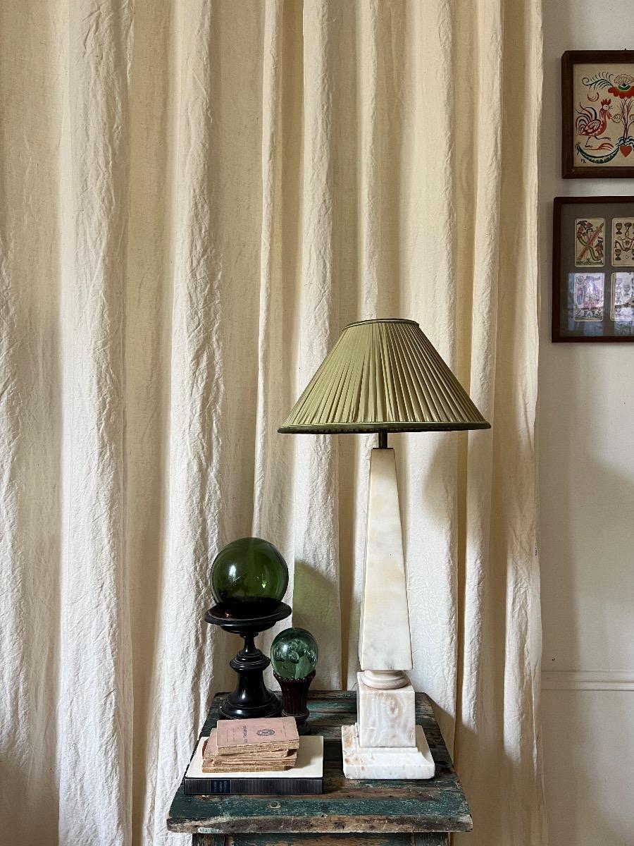 Lampe néoclassique obélisque marbre 1940