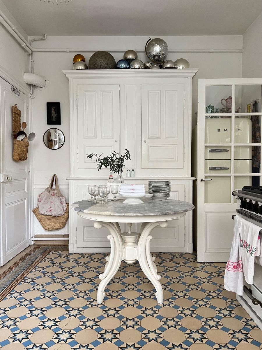 Table Thonet bois courbé et marbre