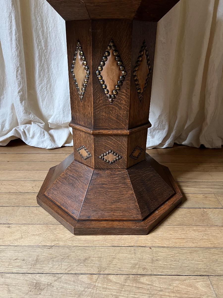 Guéridon octogonal cuir et chêne 1940