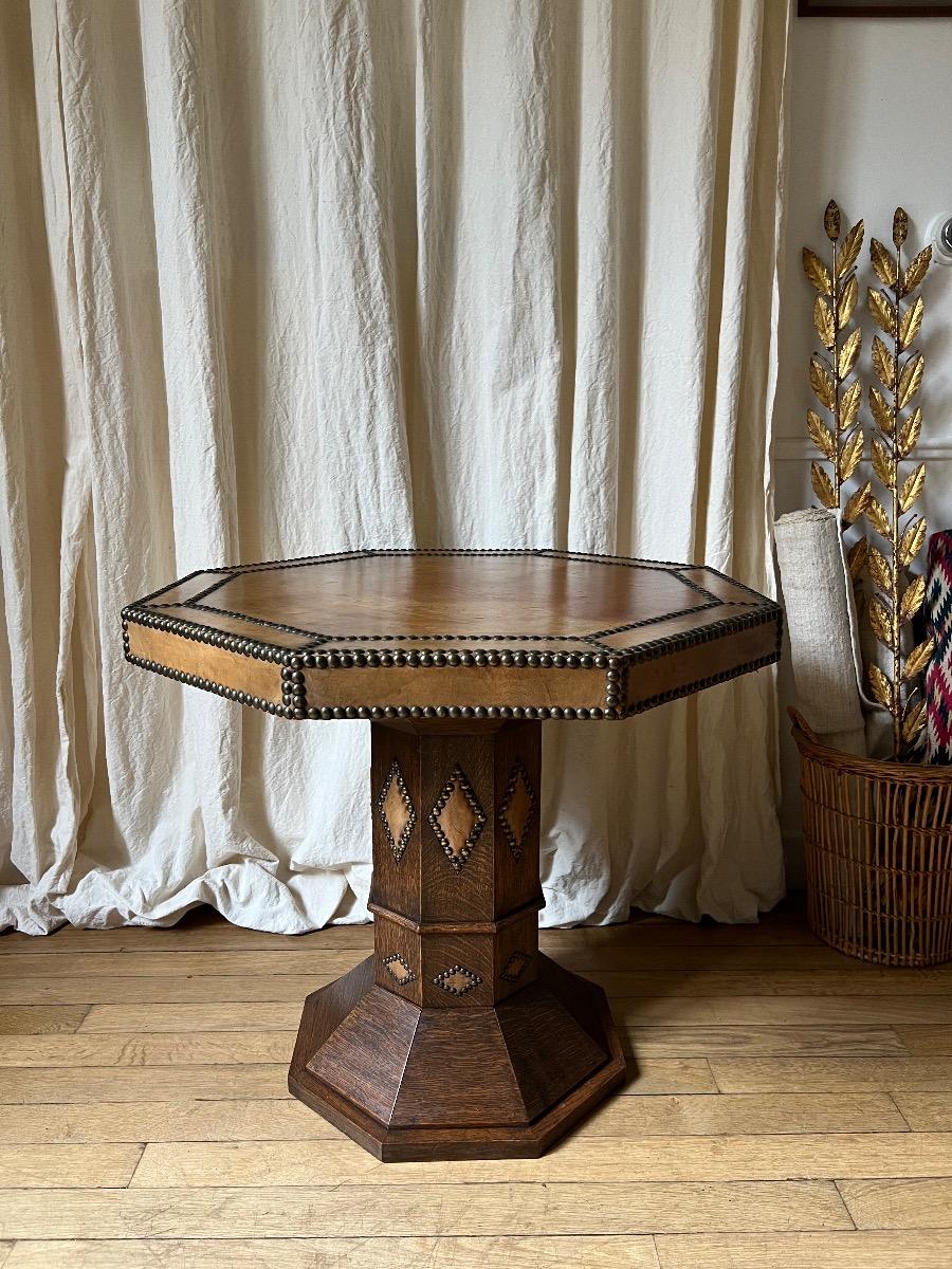 Guéridon octogonal cuir et chêne 1940