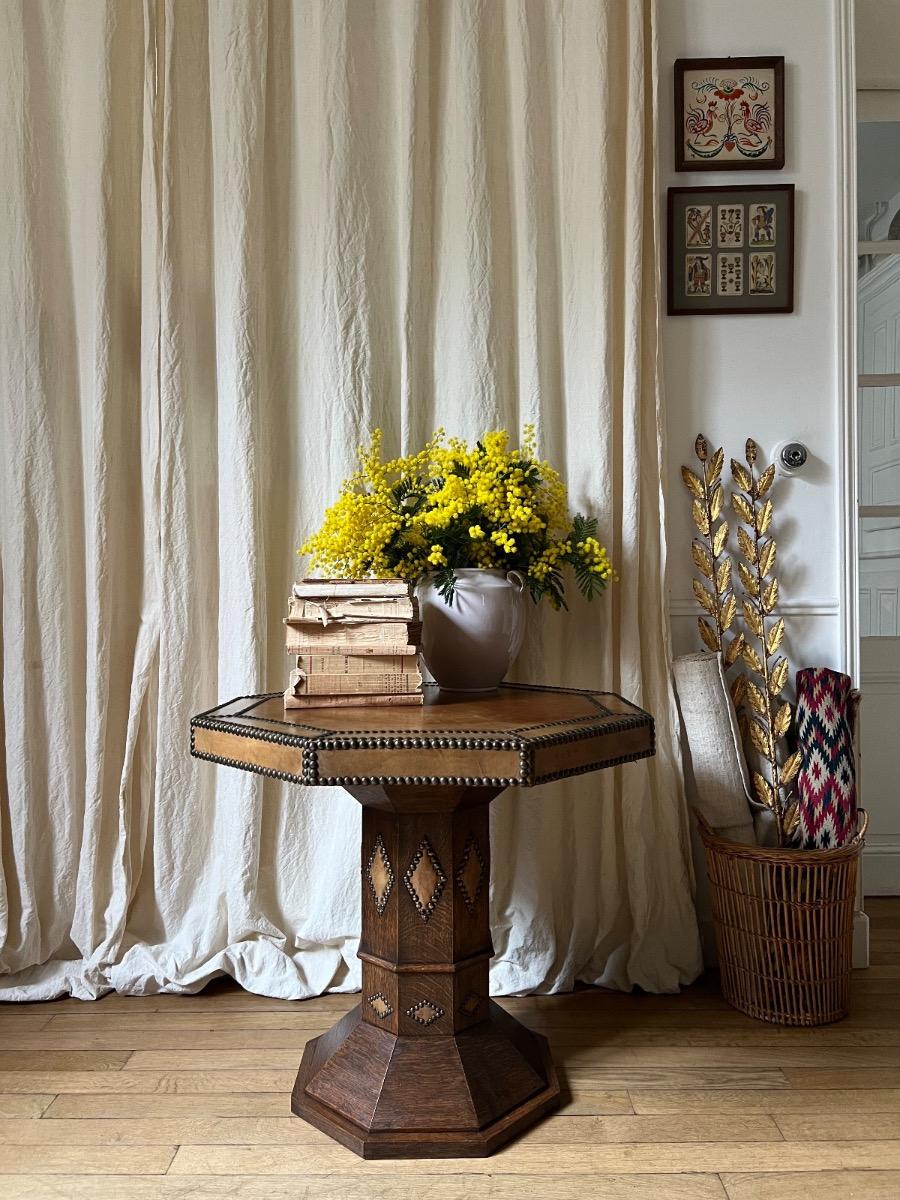 Guéridon octogonal cuir et chêne 1940