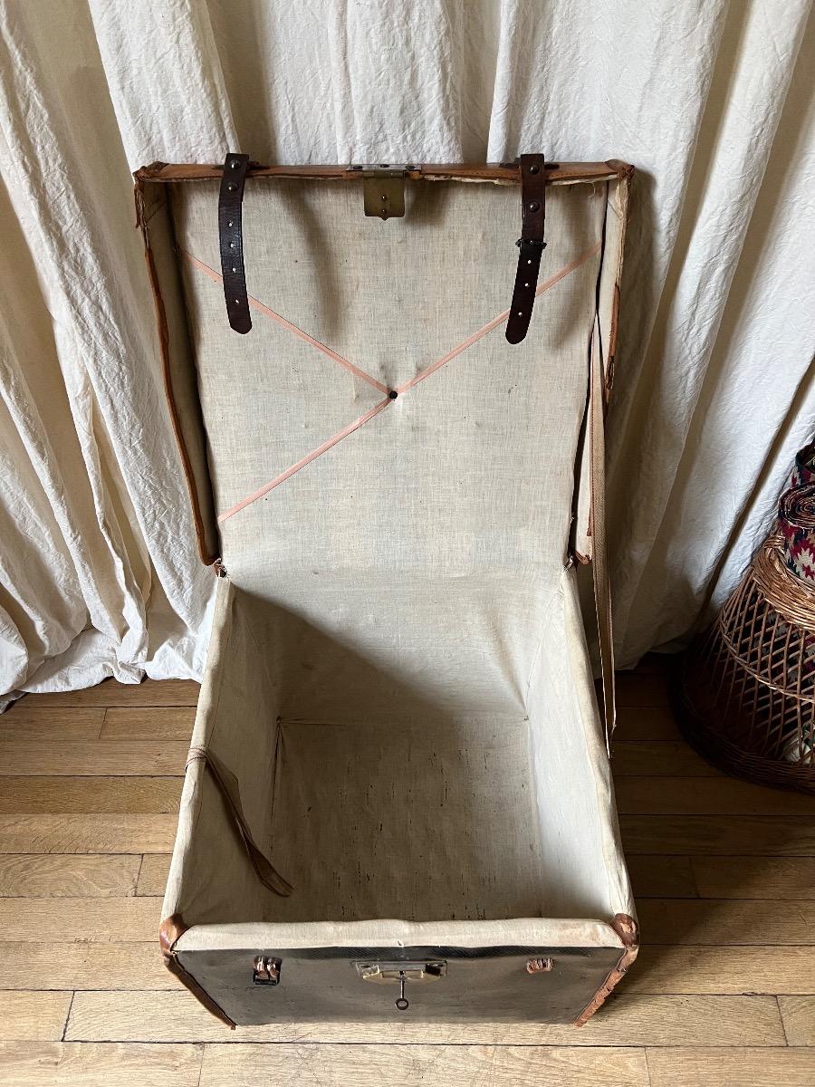 Malle chiffrée XIXème toile enduite, cuir, laiton