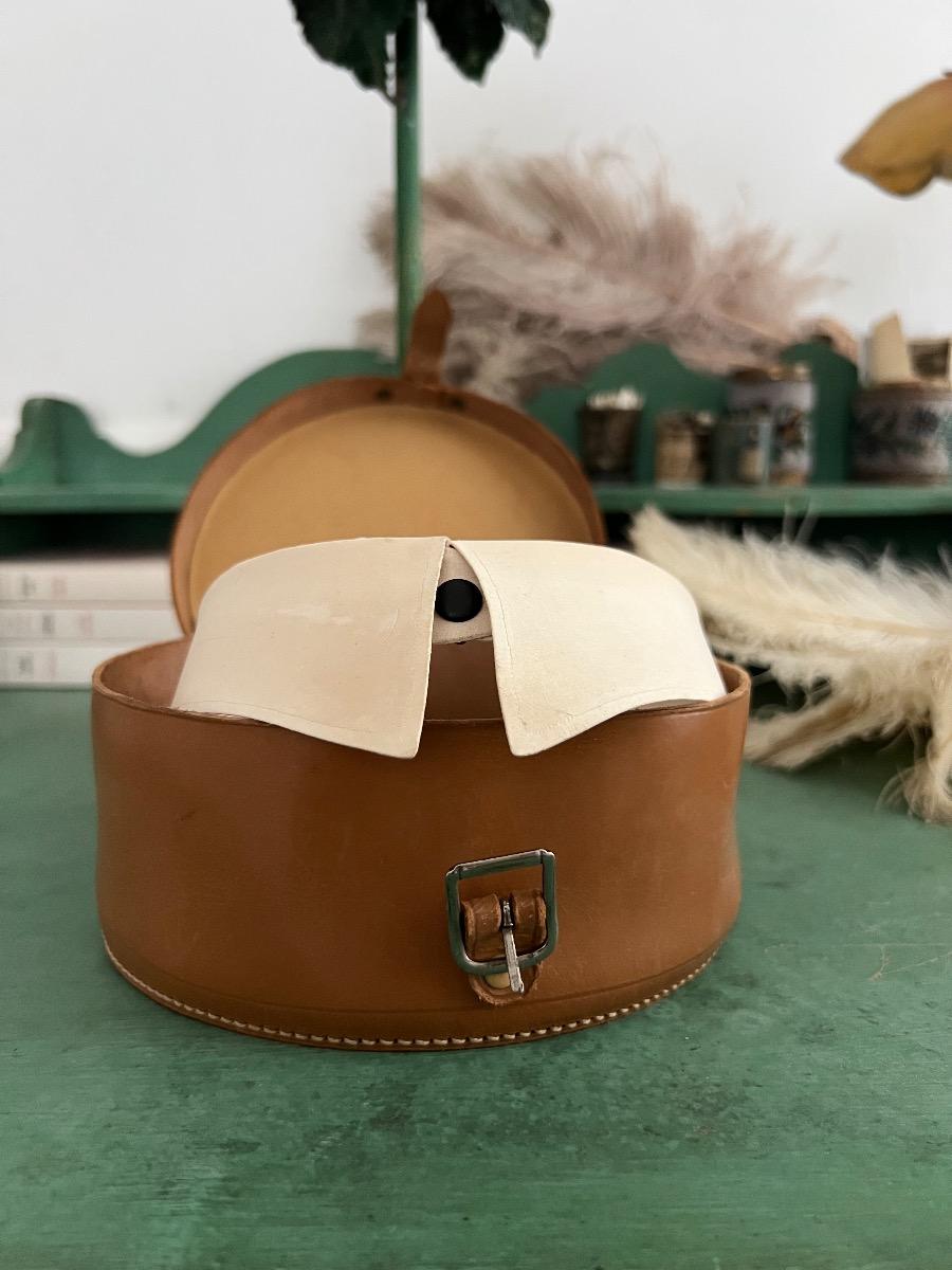 Boîte à cols cuir piqué sellier 1950