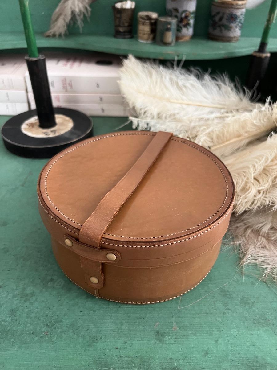 Boîte à cols cuir piqué sellier 1950