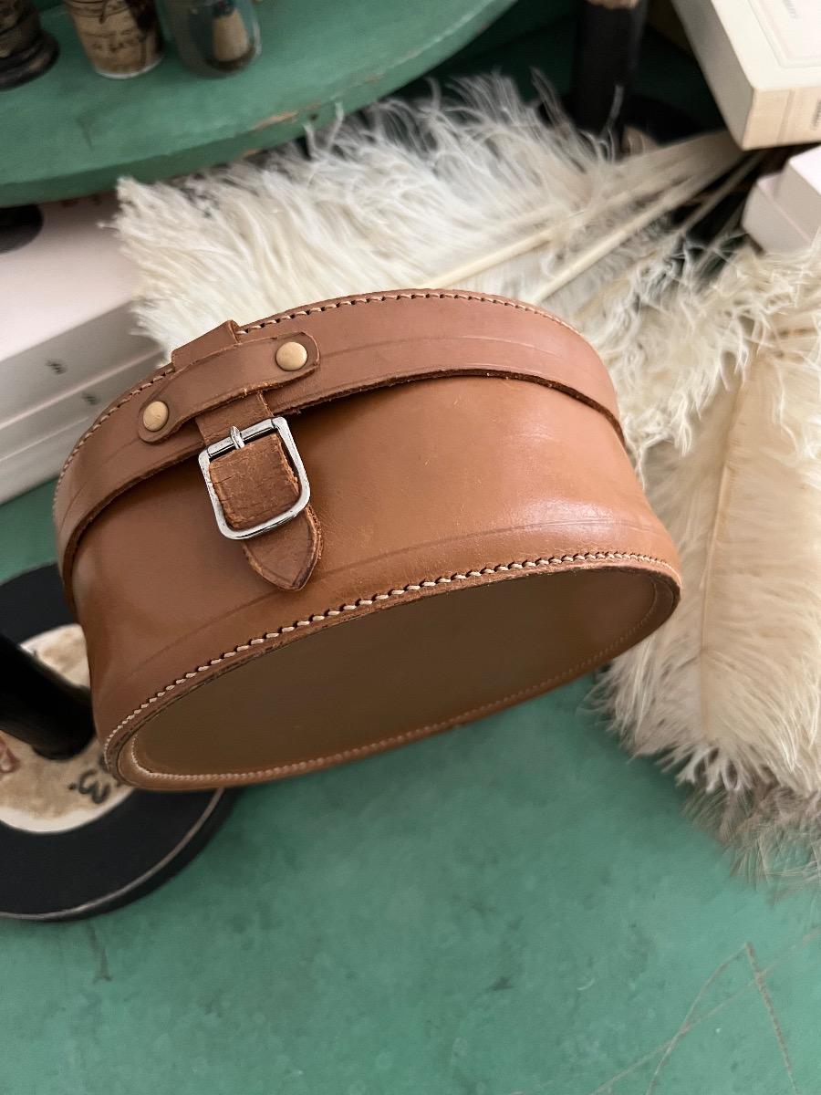 Boîte à cols cuir piqué sellier 1950