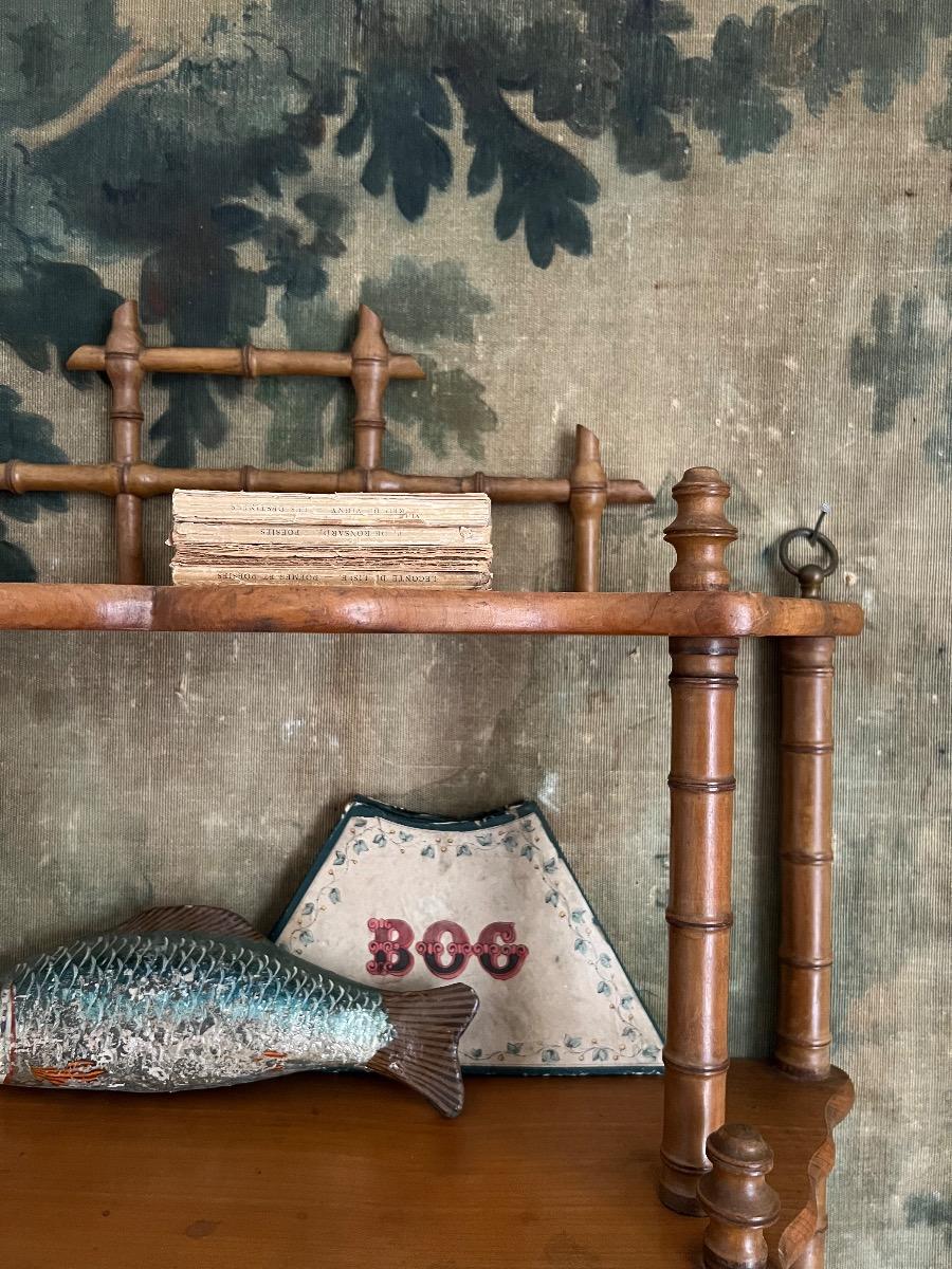 Étagère bois faux-bambou 1880