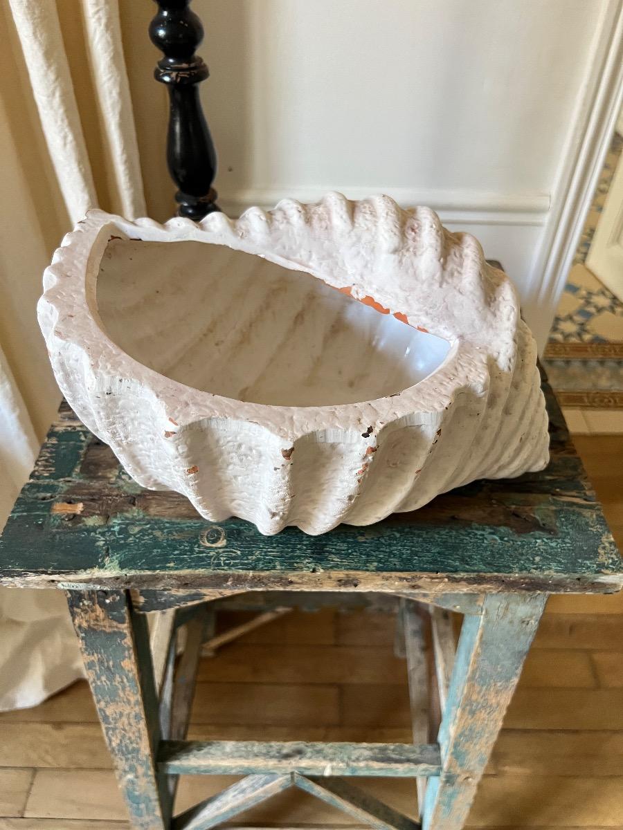 Cache-pot coquillage terre cuite peinte 1960