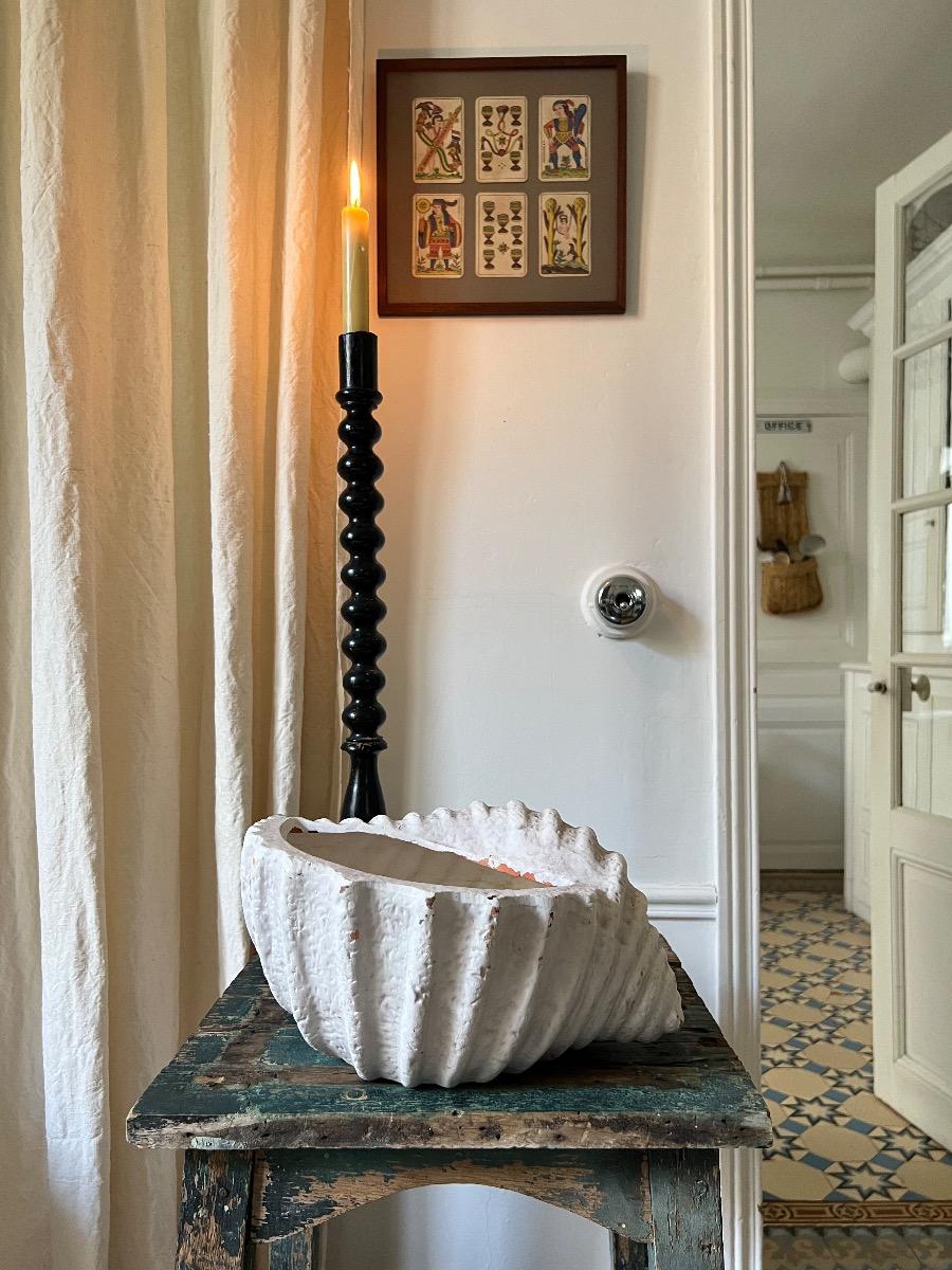 Cache-pot coquillage terre cuite peinte 1960