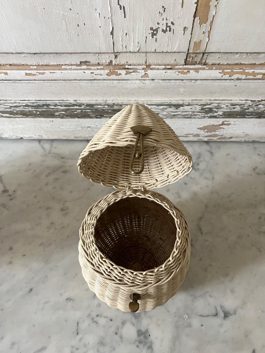 Boîte ovoïde rotin laiton 1950