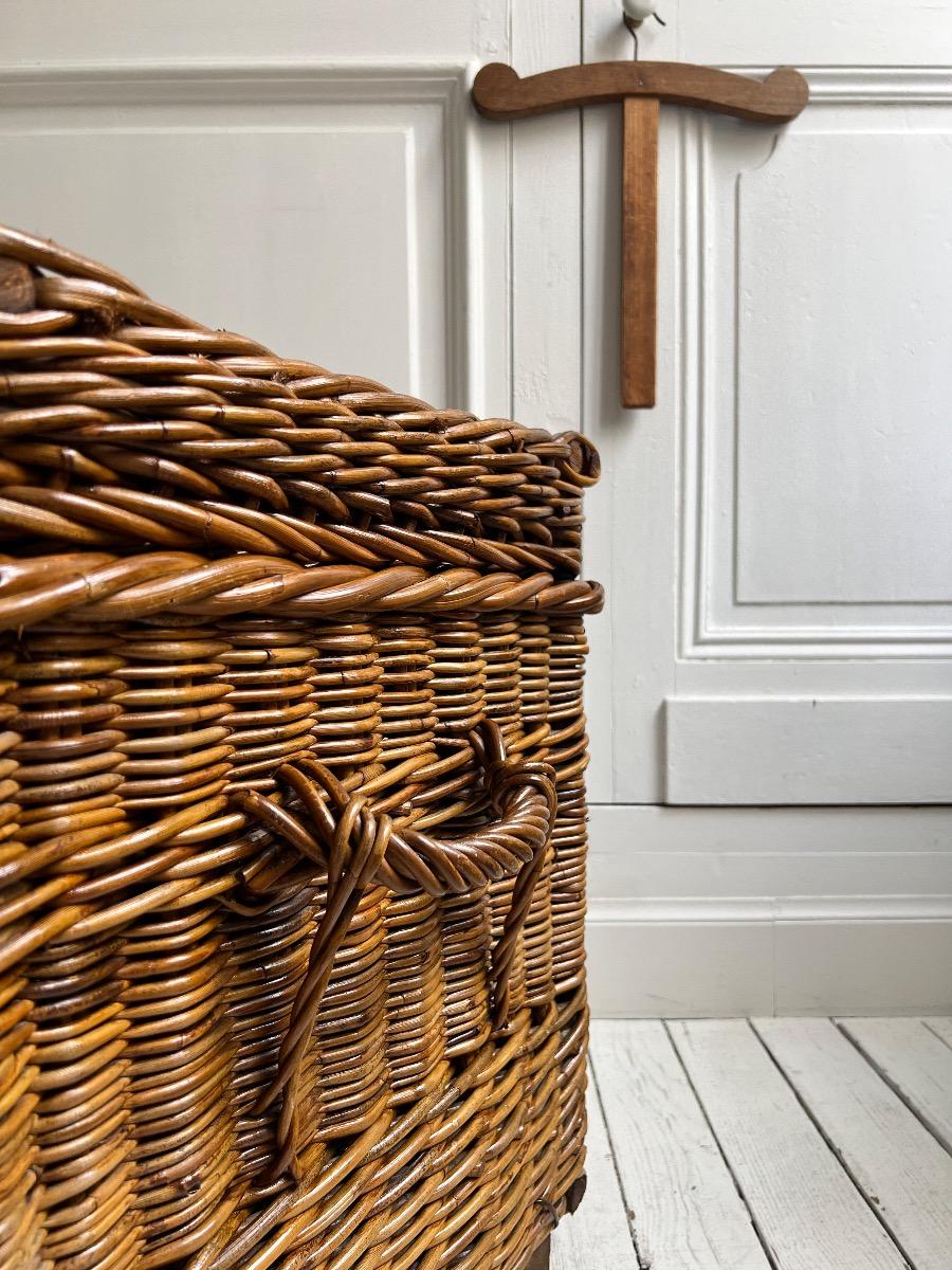 Coffre osier et métal 1880