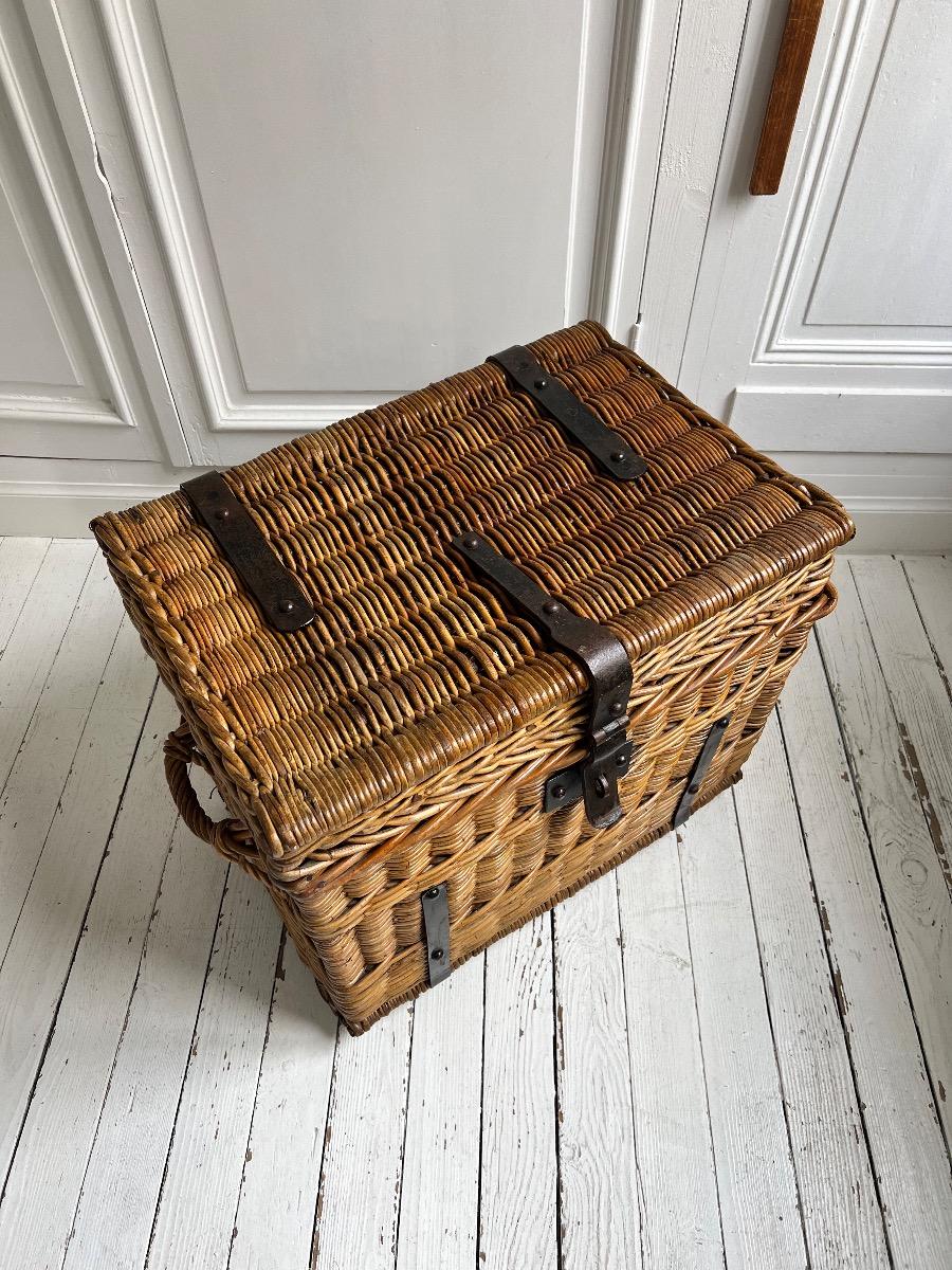 Coffre osier et métal 1880