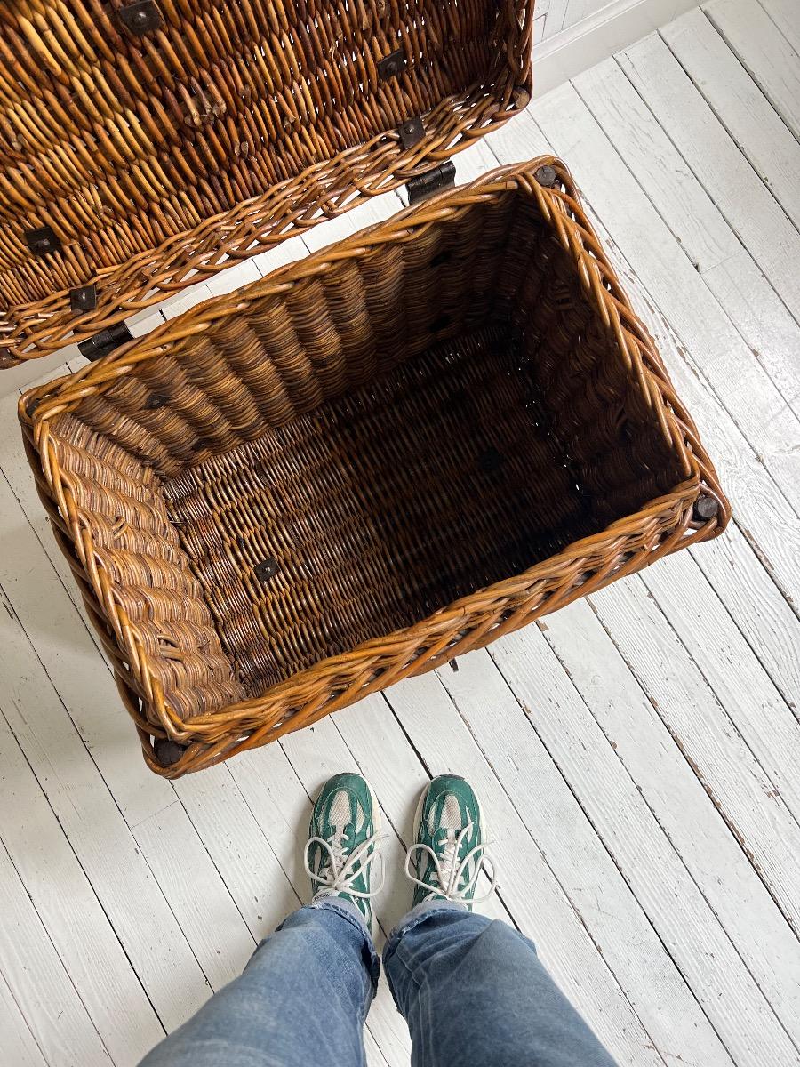 Coffre osier et métal 1880