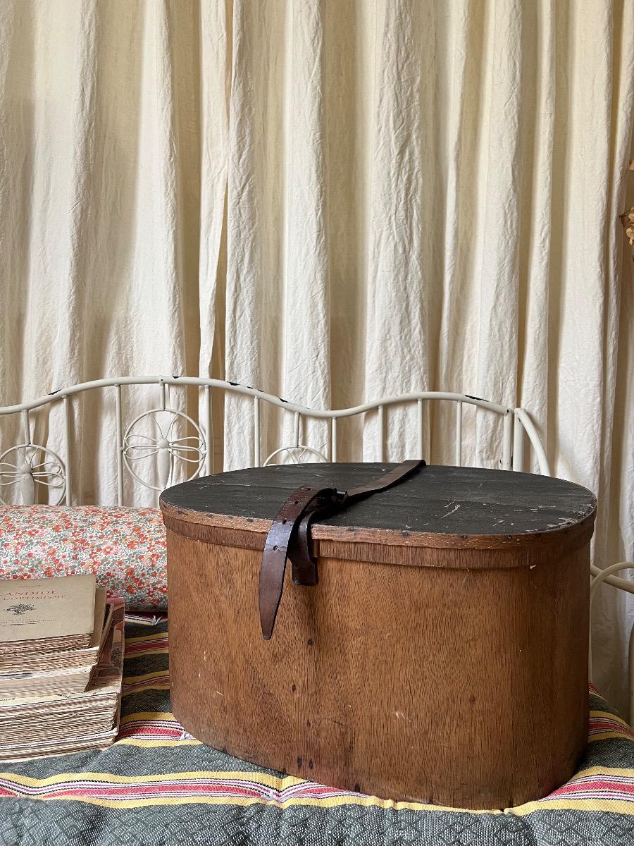 Boîte à chapeaux XIXême bois cintré