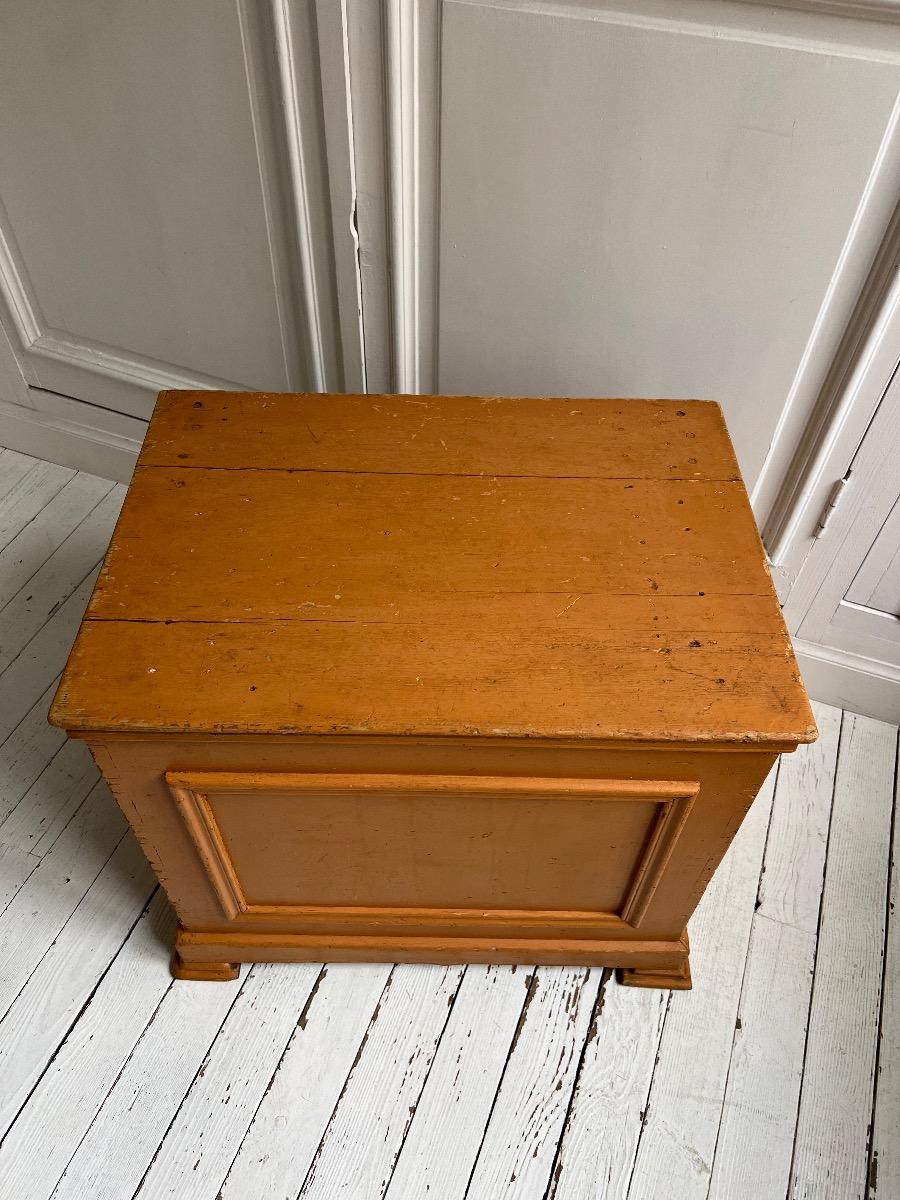 Coffre XIXème panneauté 