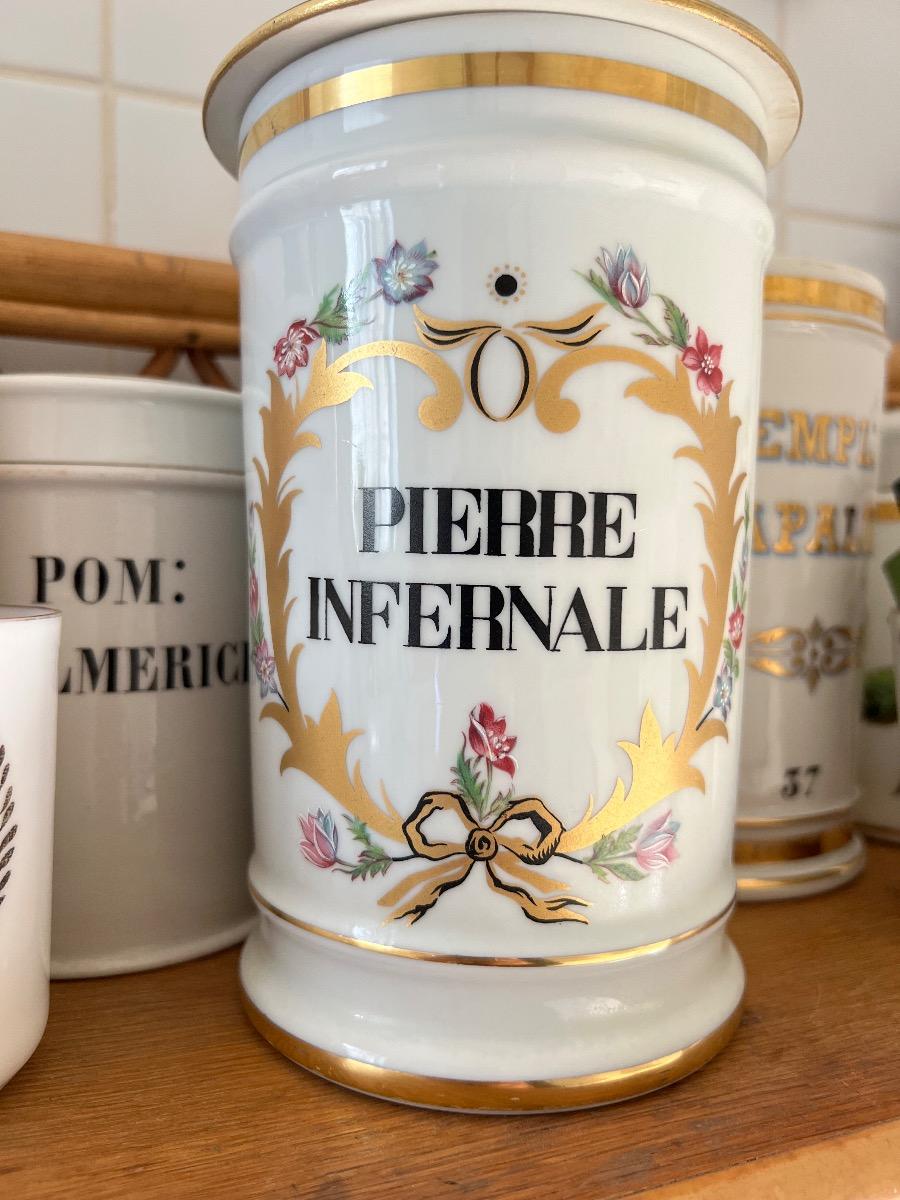 Pot d’apothicaire porcelaine 1950