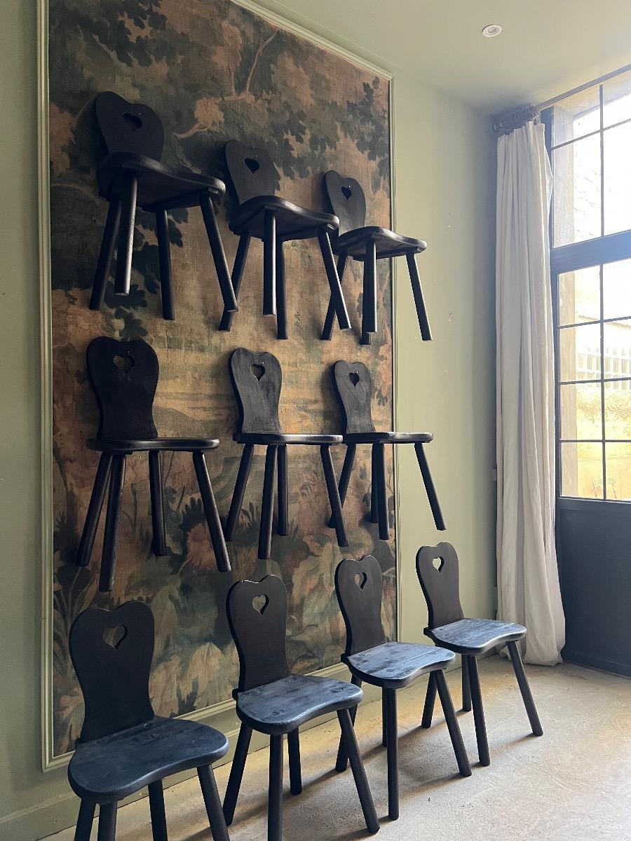 Suite de 10 chaises bois noirci 1960