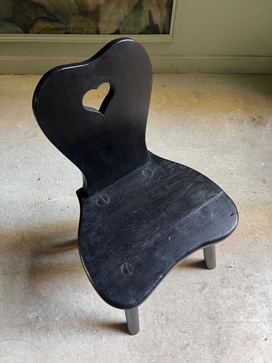 Suite de 10 chaises bois noirci 1960