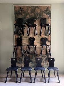 Suite de 10 chaises bois noirci 1960