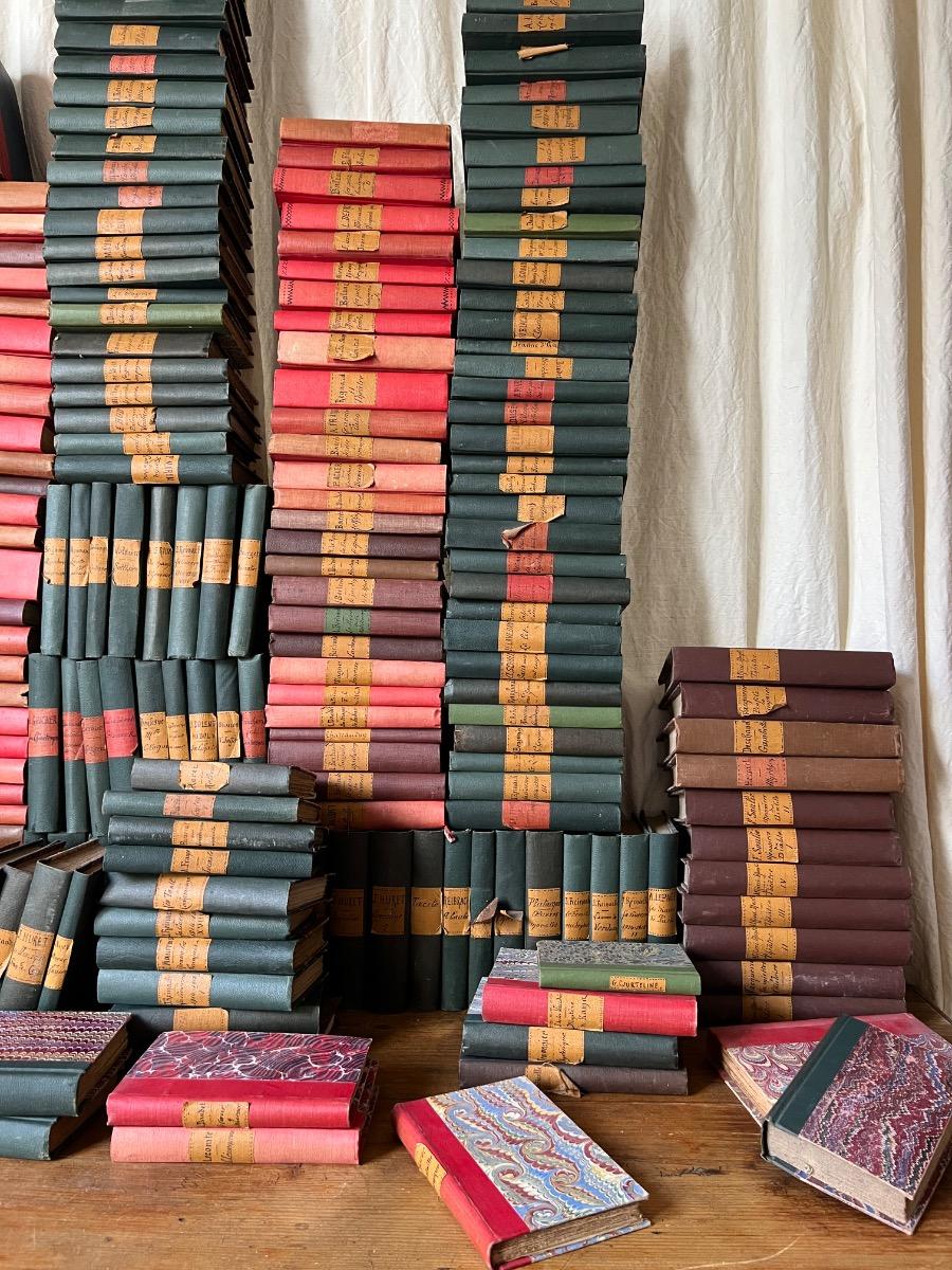 Ensemble de 290 livres reliés