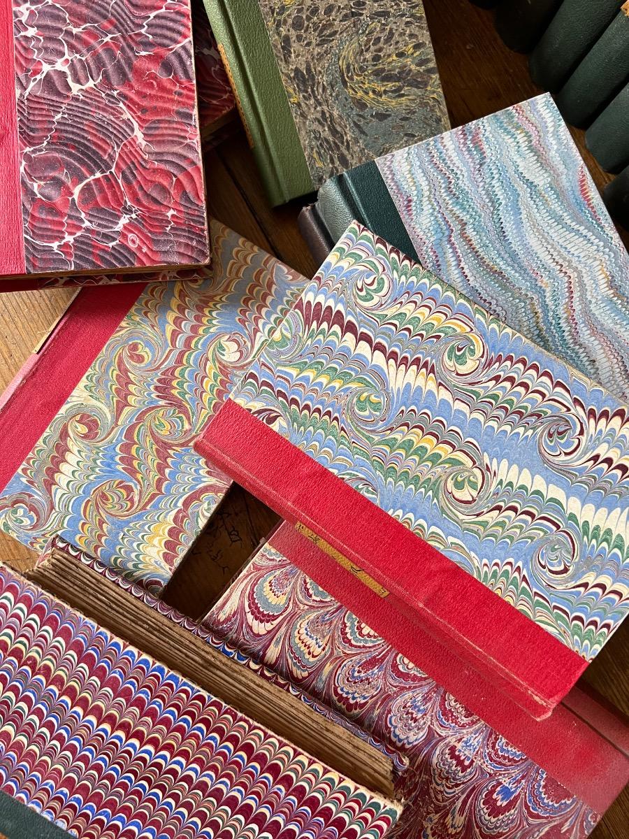 Ensemble de 290 livres reliés