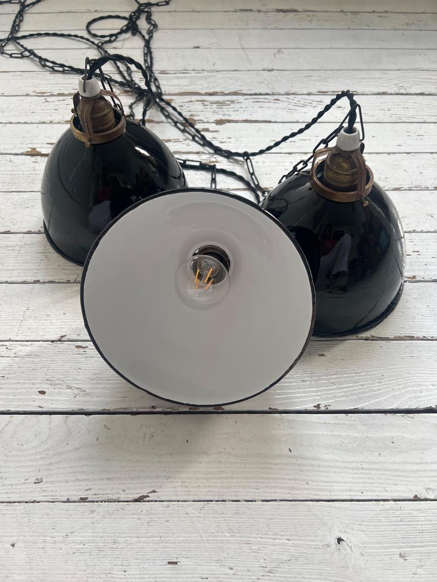 Suite de 3 suspensions tôle émaillée 1940