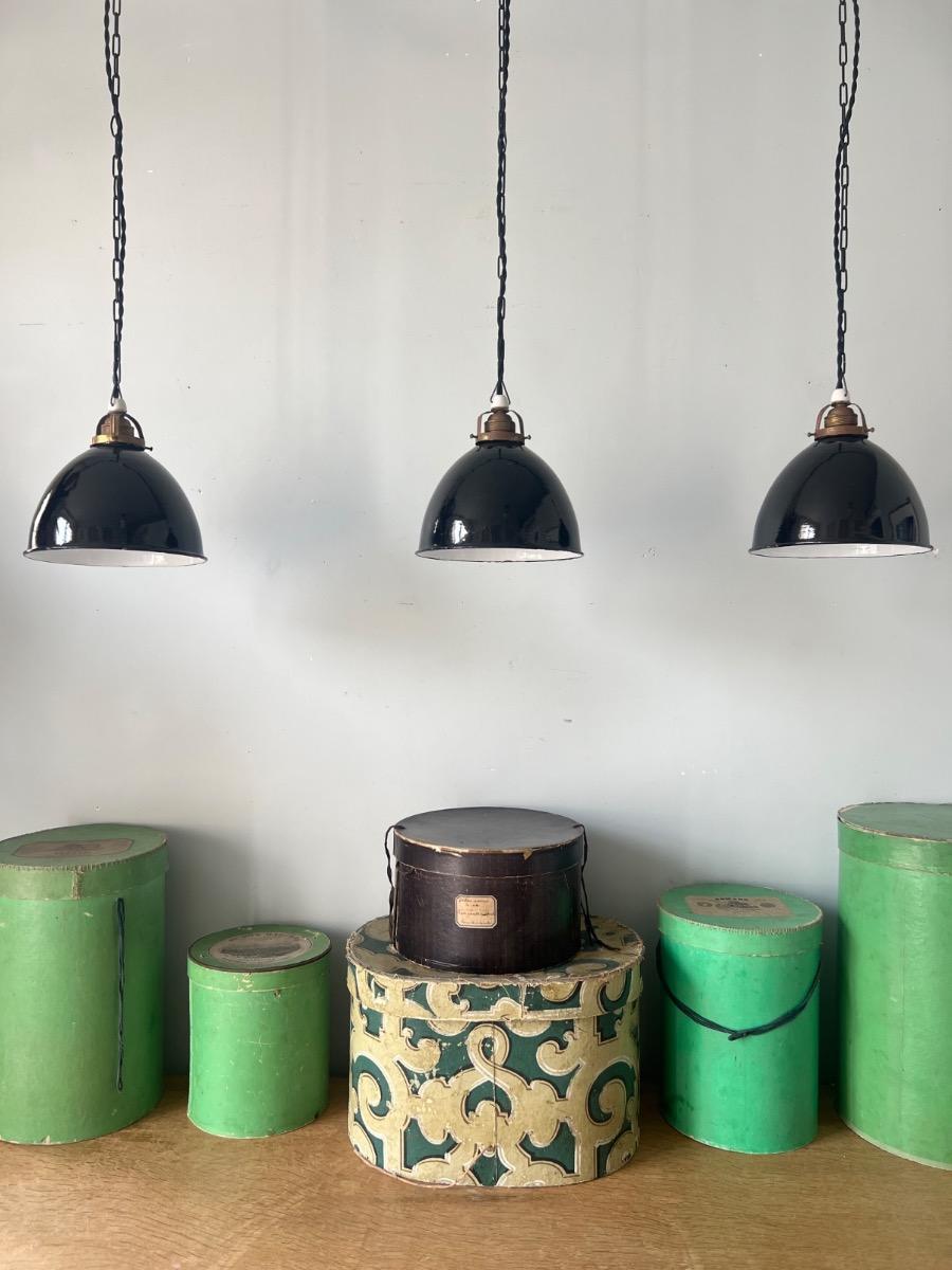 Suite de 3 suspensions tôle émaillée 1940