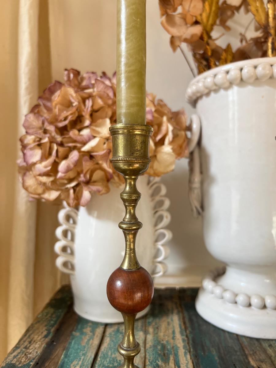 Paire de bougeoirs noyer laiton 1920