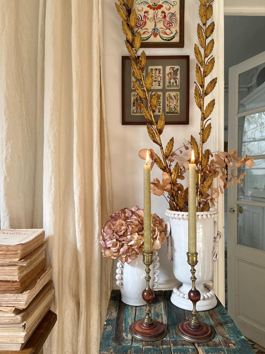 Paire de bougeoirs noyer laiton 1920