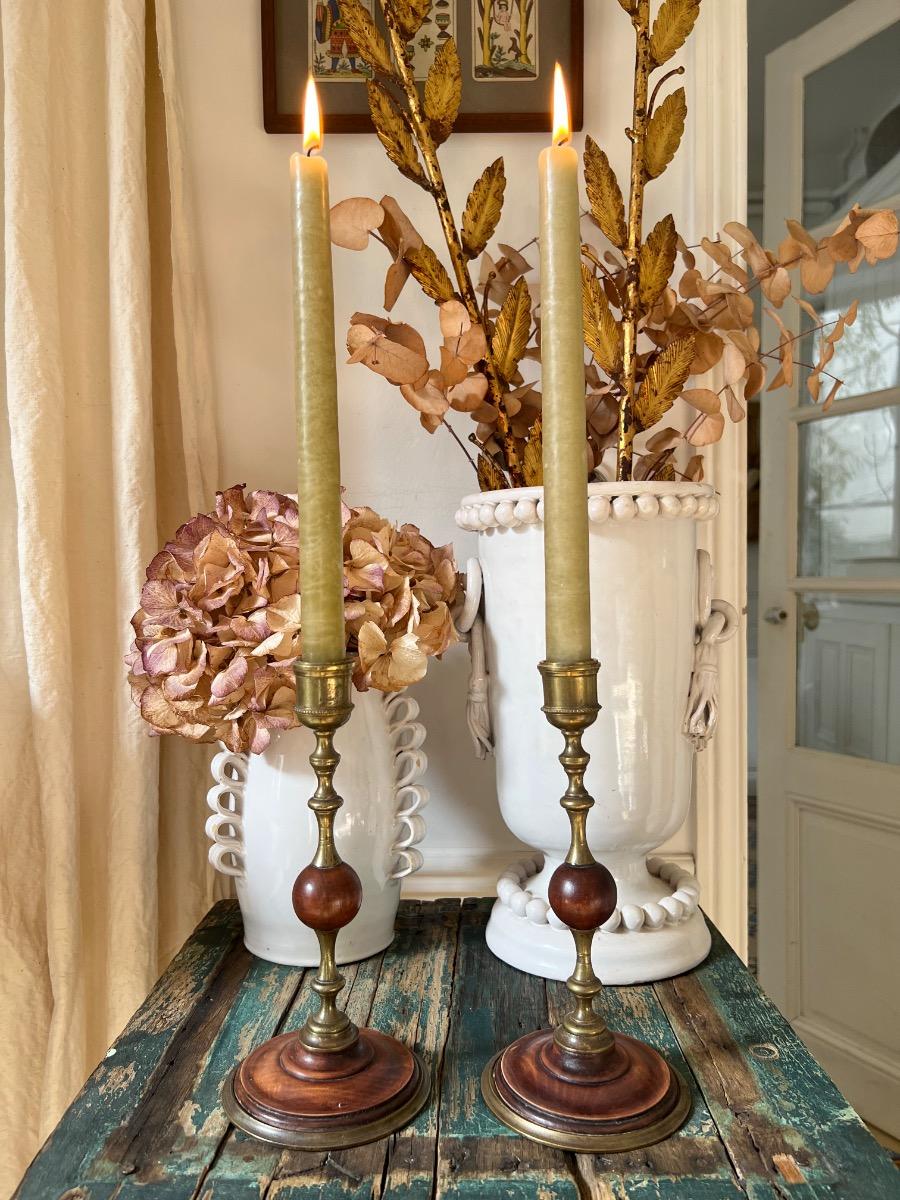 Paire de bougeoirs noyer laiton 1920