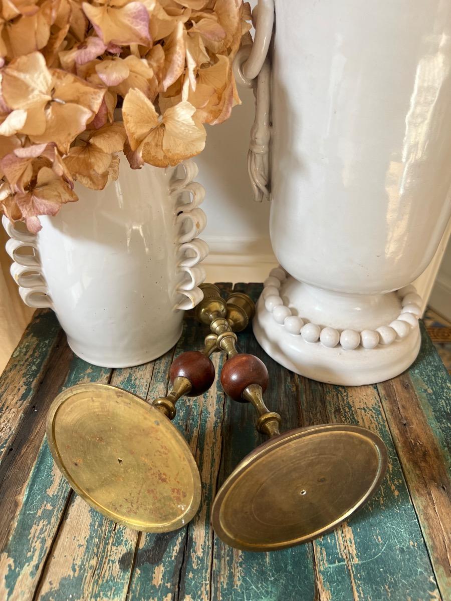 Paire de bougeoirs noyer laiton 1920