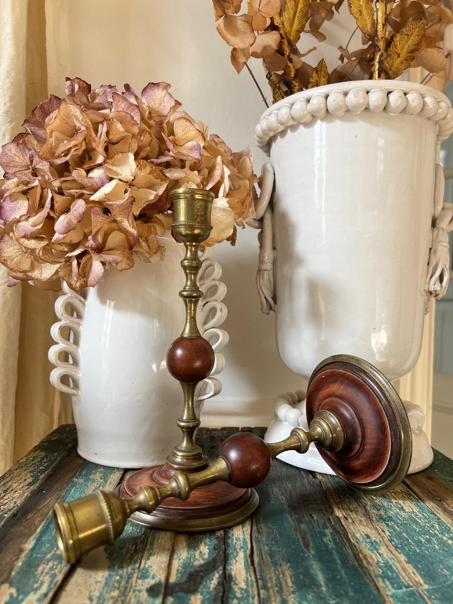 Paire de bougeoirs noyer laiton 1920