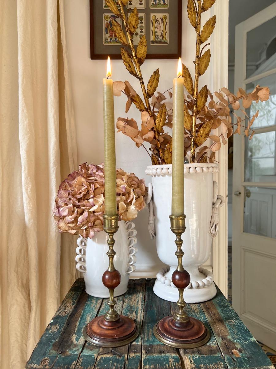 Paire de bougeoirs noyer laiton 1920