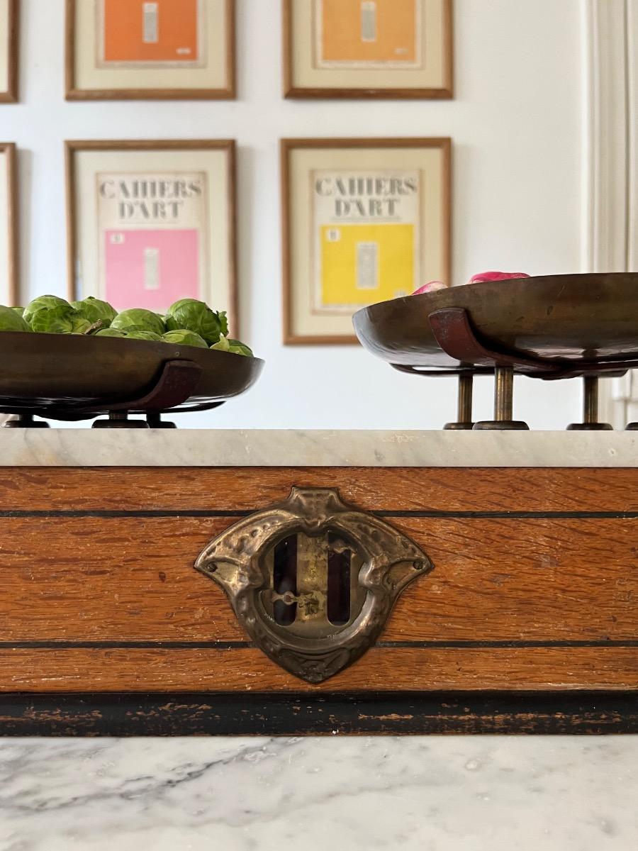 Balance XIXème chêne marbre cuivre