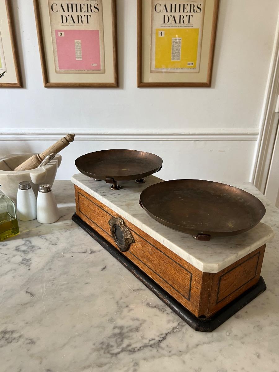 Balance XIXème chêne marbre cuivre