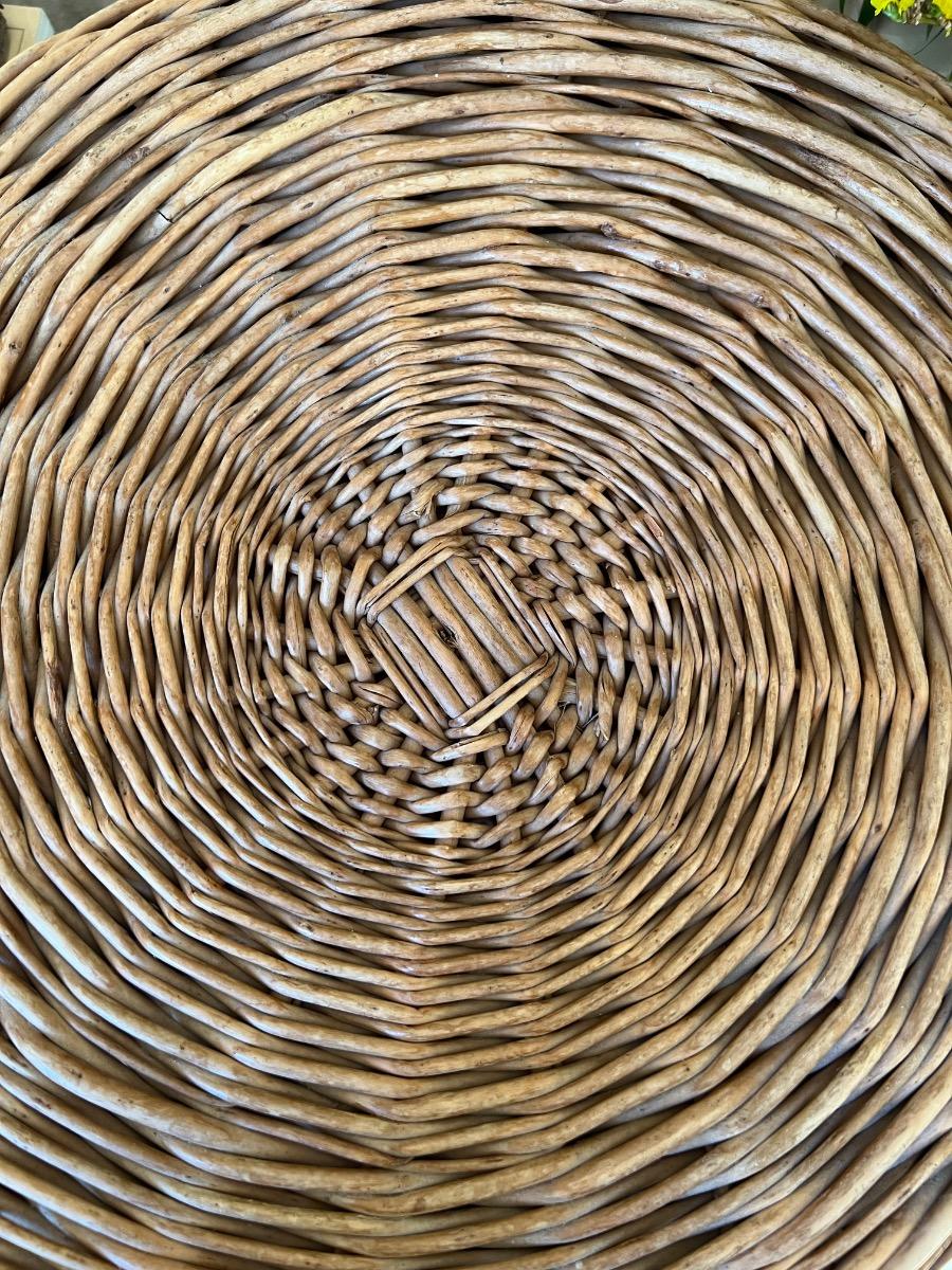 Large corbeille couverte osier 1960