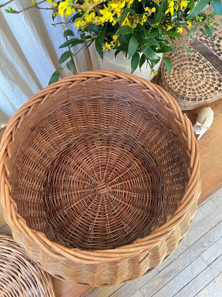 Large corbeille couverte osier 1960