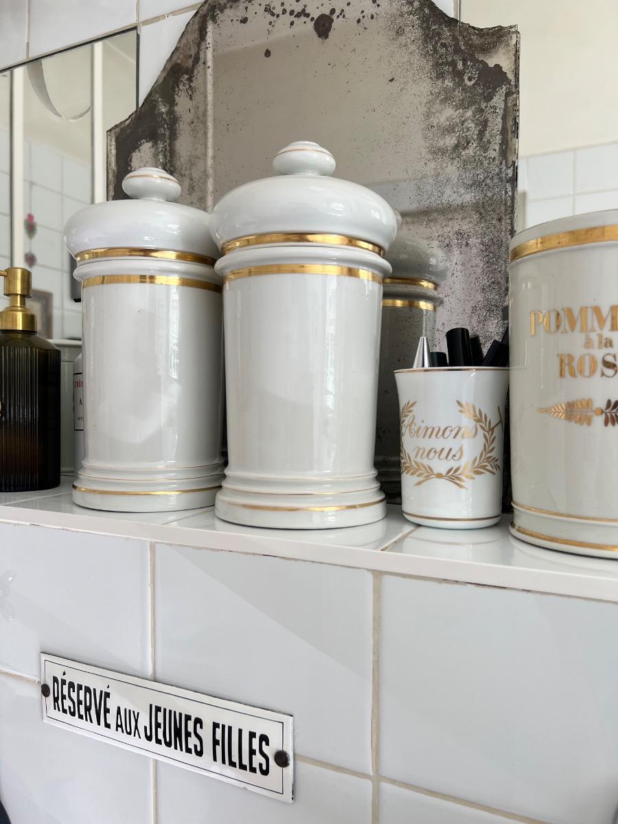 Paire de pots d’apothicaire porcelaine 1900