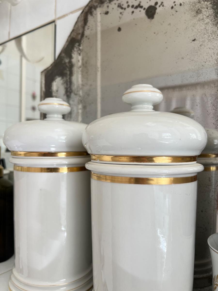 Paire de pots d’apothicaire porcelaine 1900