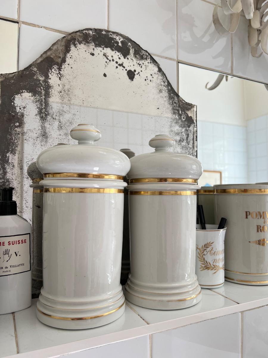 Paire de pots d’apothicaire porcelaine 1900
