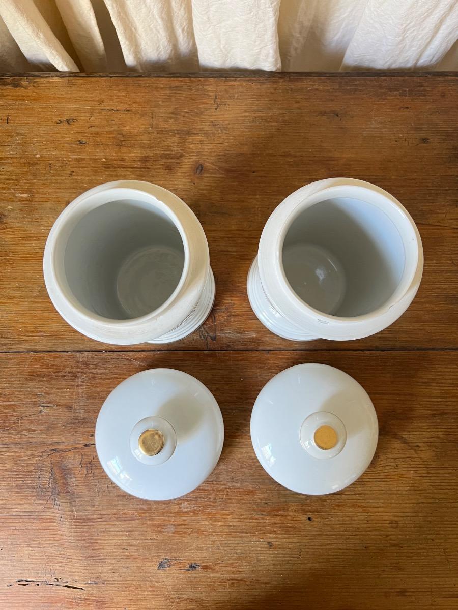 Paire de pots d’apothicaire porcelaine 1900